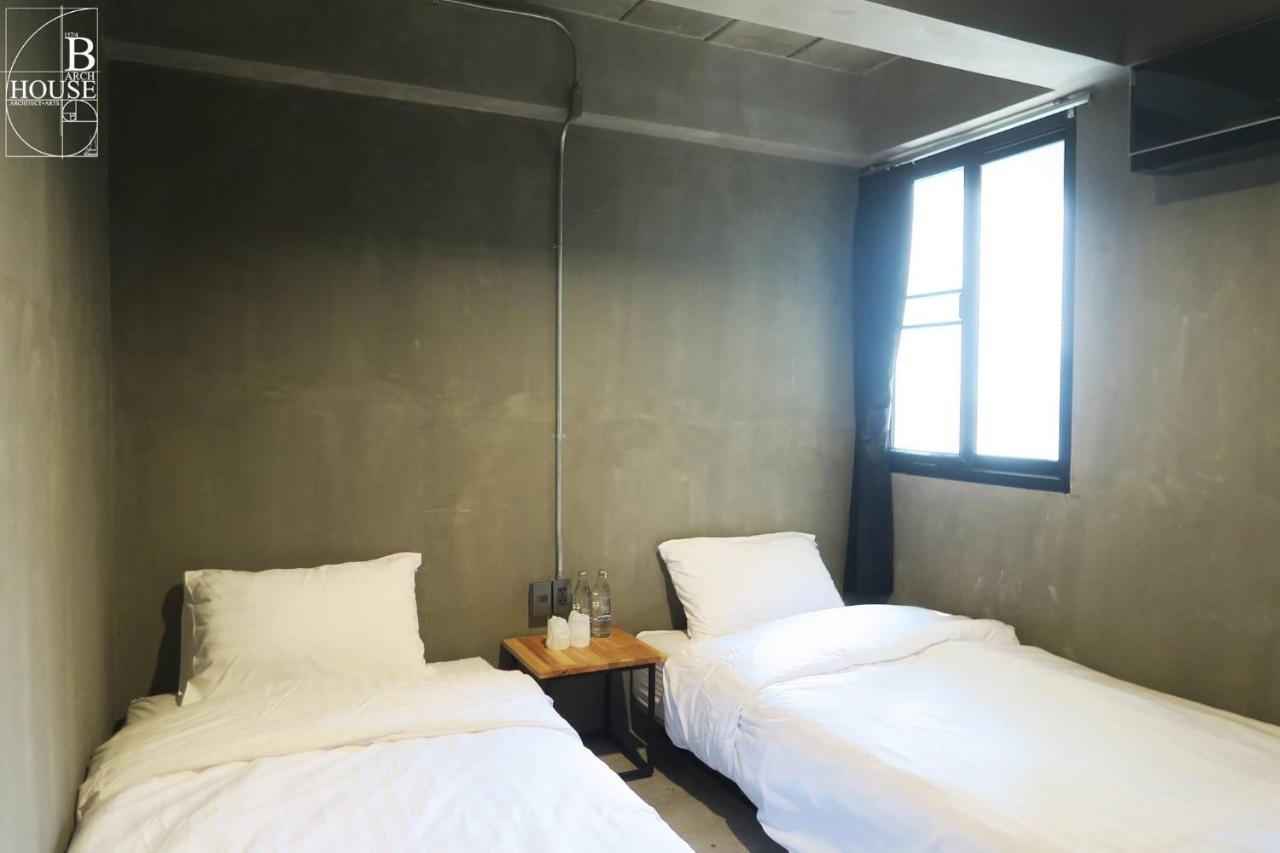 B Arch House Hotel And Cafe Ll No Parking Ll Chiang Mai Exteriör bild